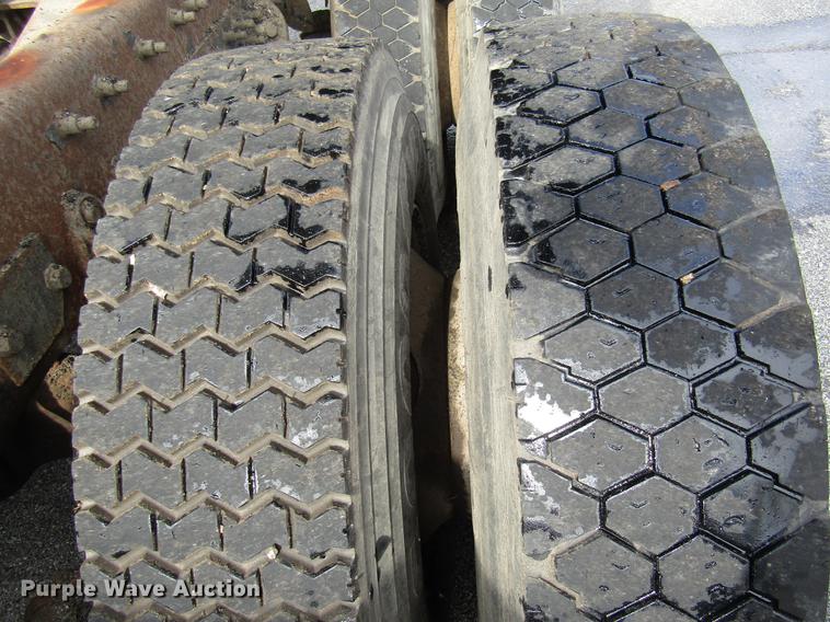 image for item DE5905 2005 International 7400 dump truck