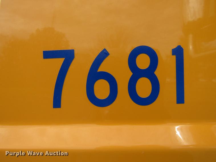 image for item DE5905 2005 International 7400 dump truck