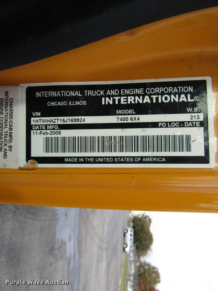 image for item DE5905 2005 International 7400 dump truck