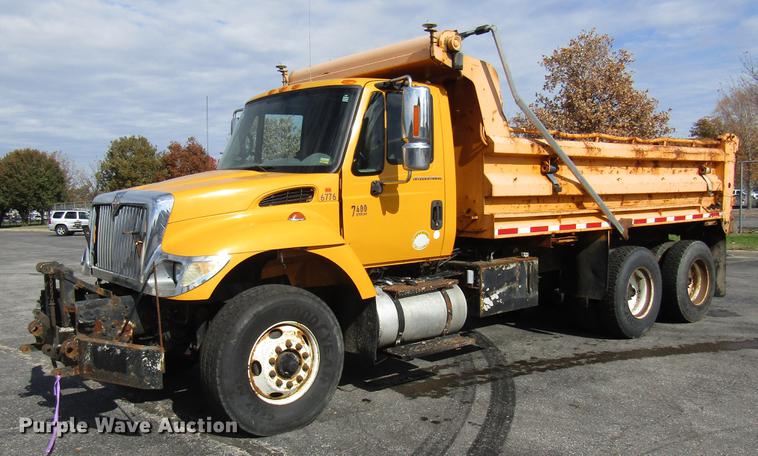 image for item DE5906 2002 International 7400 dump truck