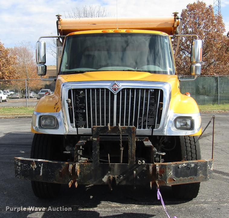 image for item DE5906 2002 International 7400 dump truck
