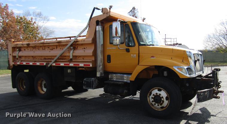 image for item DE5906 2002 International 7400 dump truck