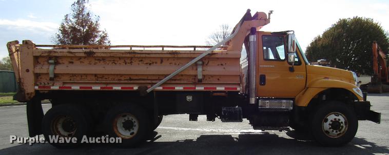 image for item DE5906 2002 International 7400 dump truck