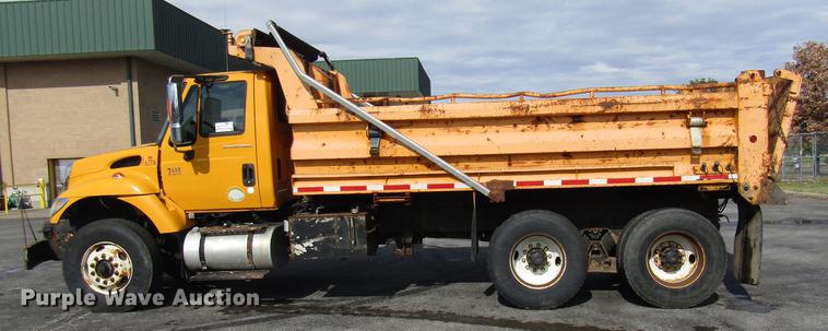 image for item DE5906 2002 International 7400 dump truck