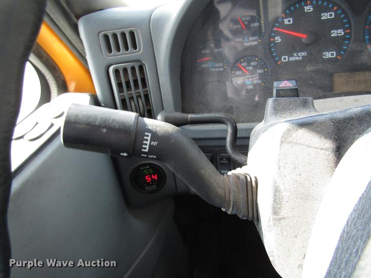 image for item DE5906 2002 International 7400 dump truck