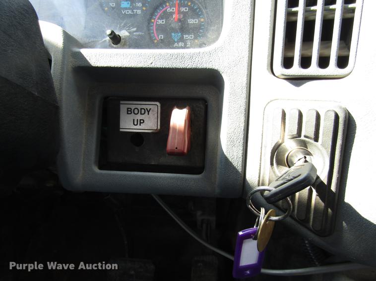 image for item DE5906 2002 International 7400 dump truck