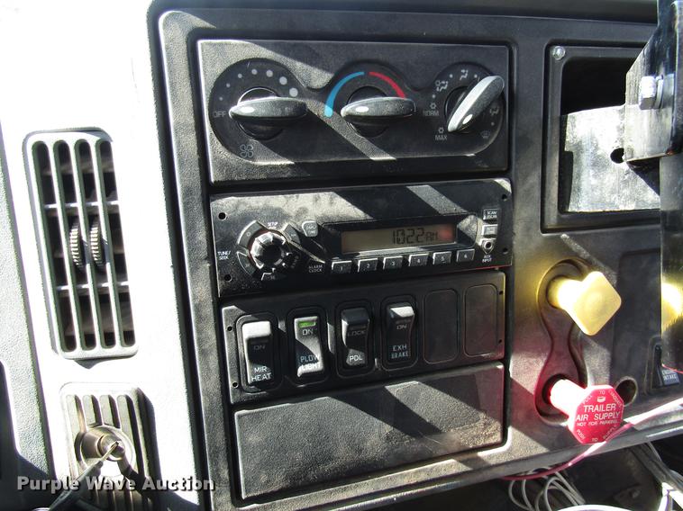 image for item DE5906 2002 International 7400 dump truck