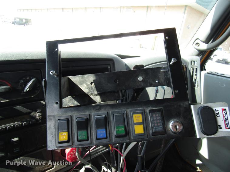 image for item DE5906 2002 International 7400 dump truck