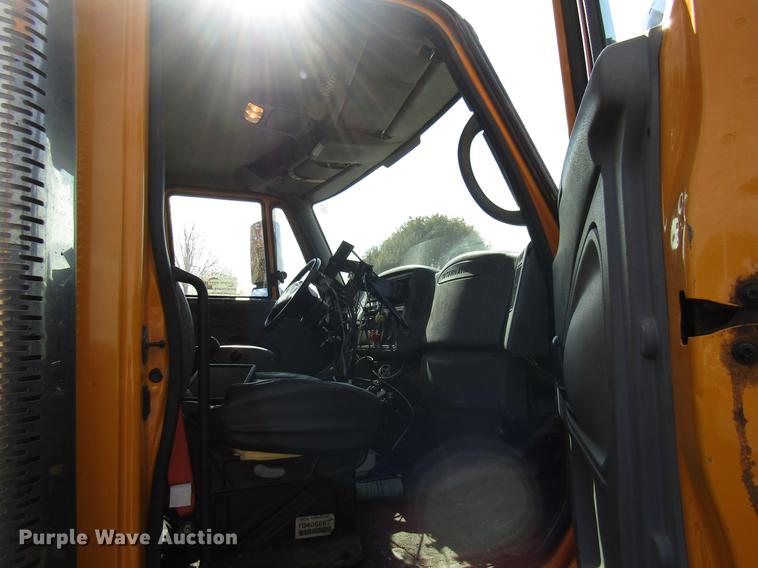 image for item DE5906 2002 International 7400 dump truck