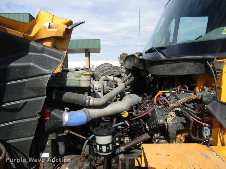 image for item DE5906 2002 International 7400 dump truck