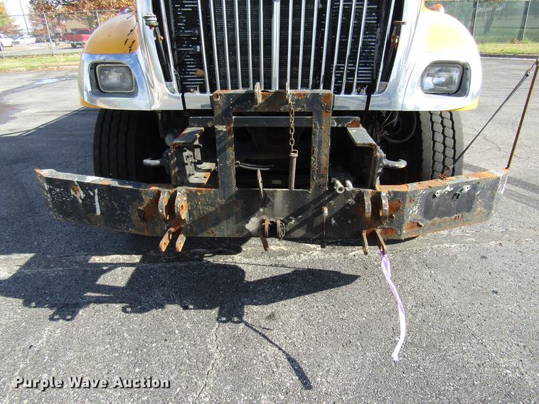 image for item DE5906 2002 International 7400 dump truck