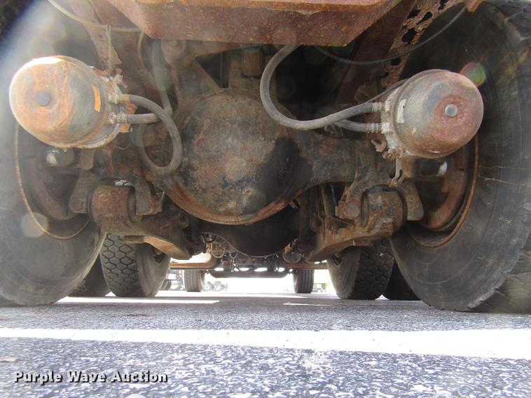 image for item DE5906 2002 International 7400 dump truck