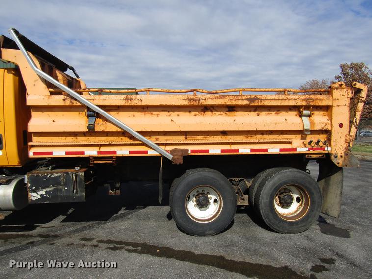 image for item DE5906 2002 International 7400 dump truck