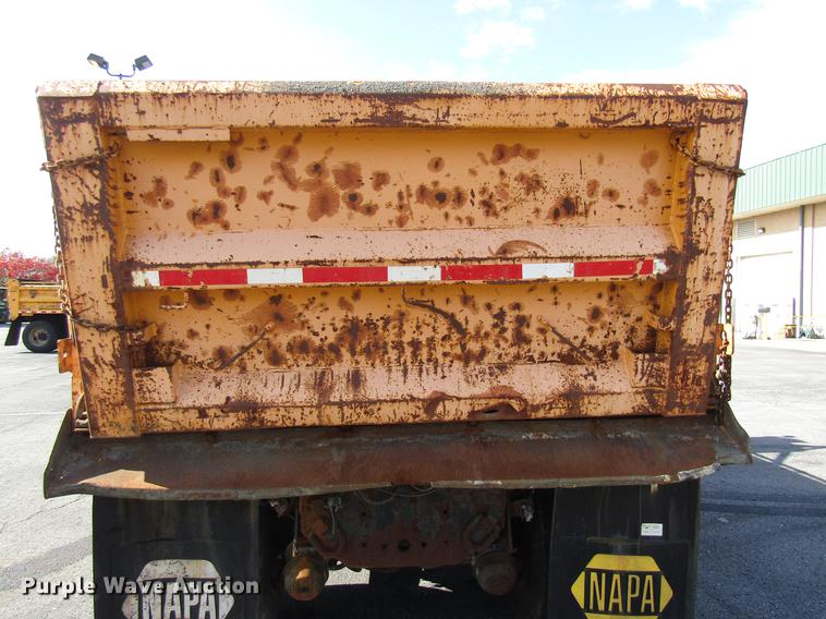 image for item DE5906 2002 International 7400 dump truck
