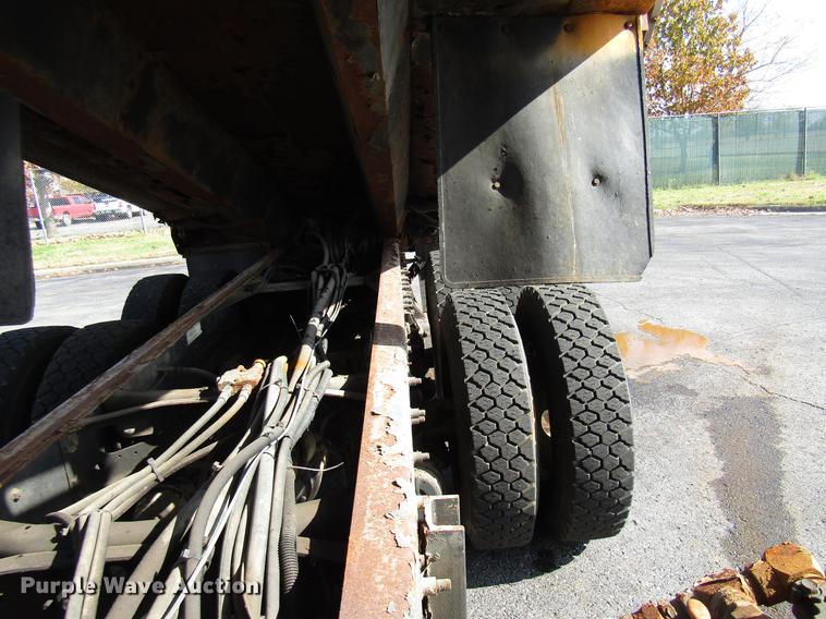 image for item DE5906 2002 International 7400 dump truck