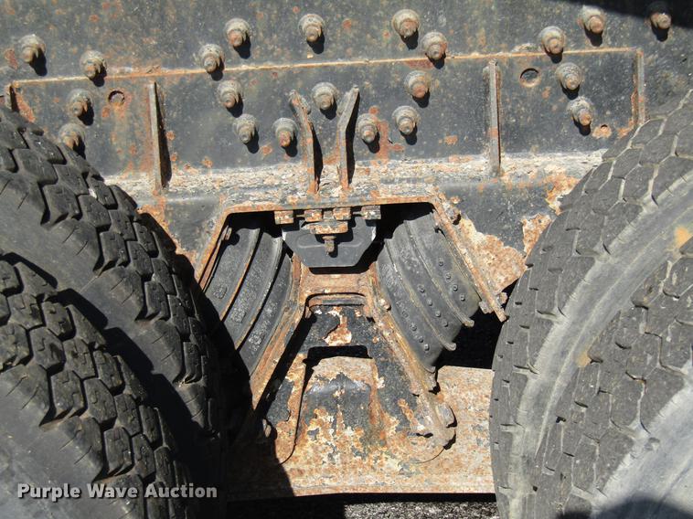 image for item DE5906 2002 International 7400 dump truck