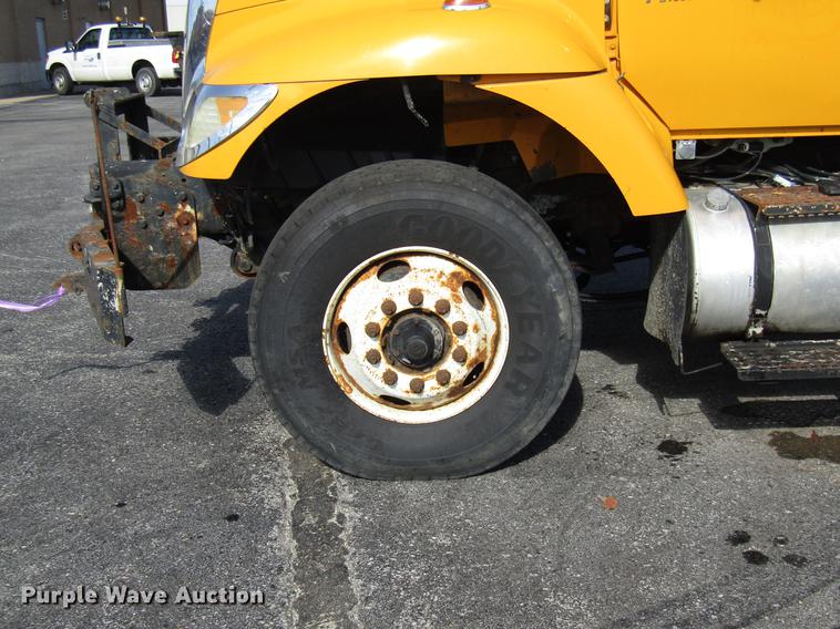 image for item DE5906 2002 International 7400 dump truck