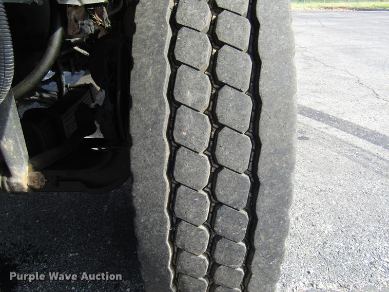 image for item DE5906 2002 International 7400 dump truck