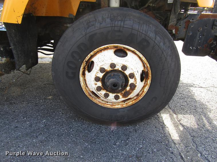 image for item DE5906 2002 International 7400 dump truck