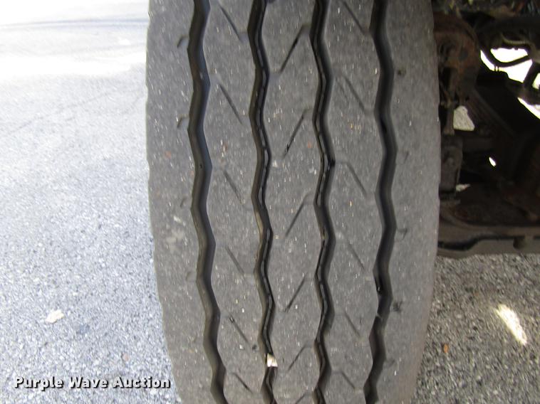 image for item DE5906 2002 International 7400 dump truck