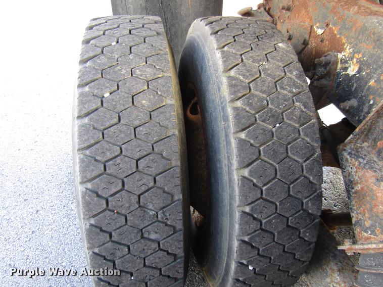 image for item DE5906 2002 International 7400 dump truck