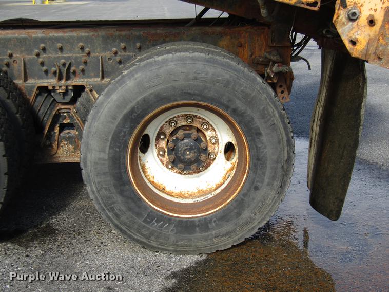 image for item DE5906 2002 International 7400 dump truck