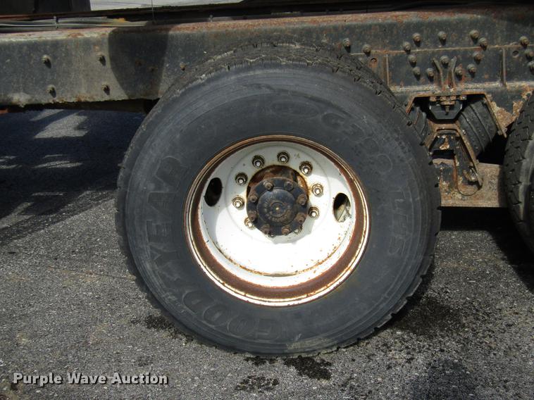 image for item DE5906 2002 International 7400 dump truck