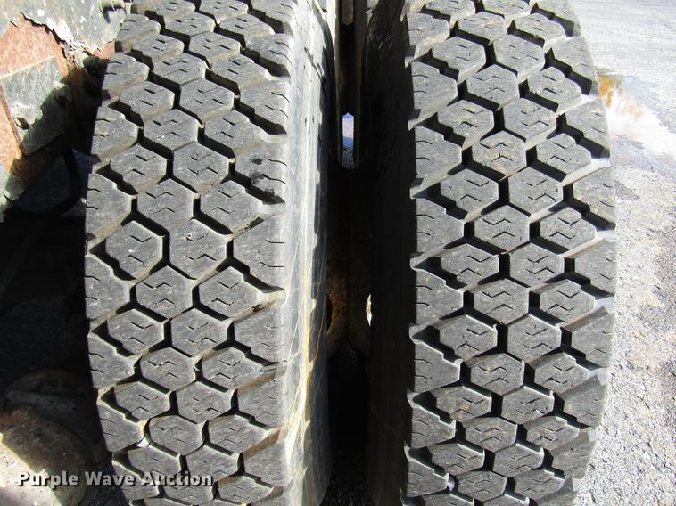 image for item DE5906 2002 International 7400 dump truck