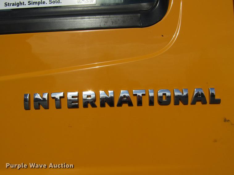 image for item DE5906 2002 International 7400 dump truck