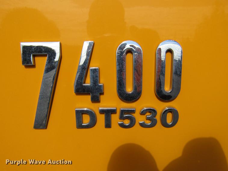 image for item DE5906 2002 International 7400 dump truck