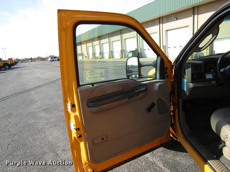 image for item DE5908 2004 Ford F550 bucket truck