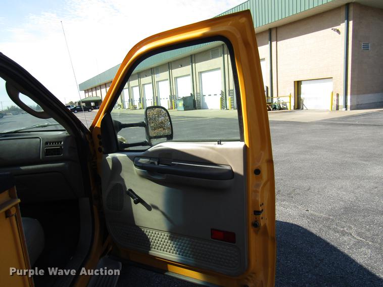 image for item DE5908 2004 Ford F550 bucket truck