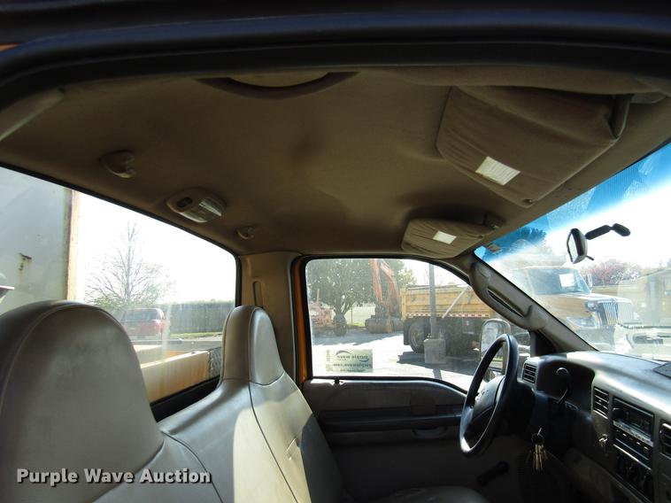 image for item DE5908 2004 Ford F550 bucket truck