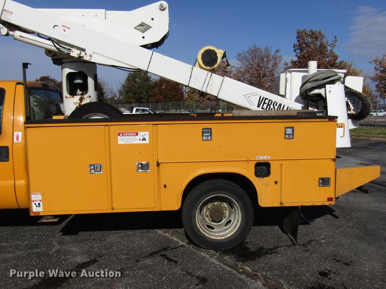 image for item DE5908 2004 Ford F550 bucket truck