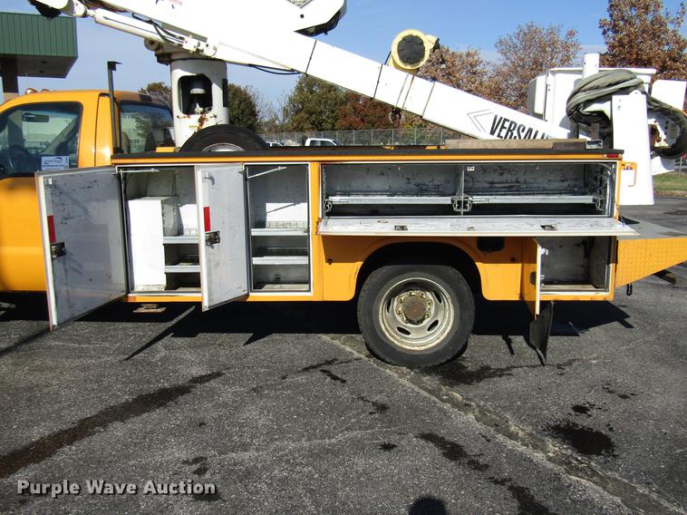 image for item DE5908 2004 Ford F550 bucket truck