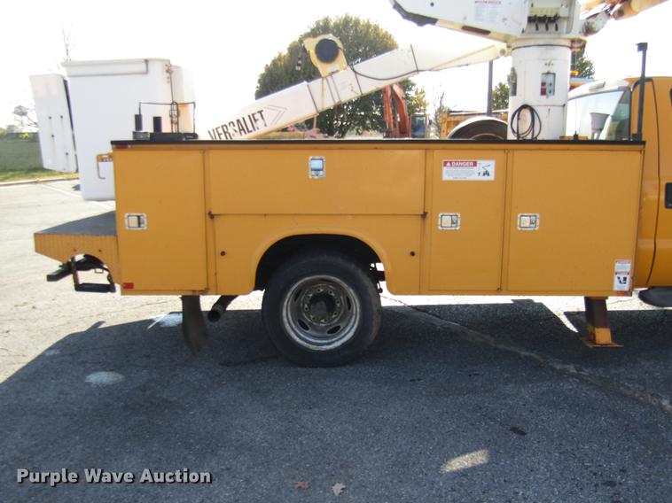 image for item DE5908 2004 Ford F550 bucket truck