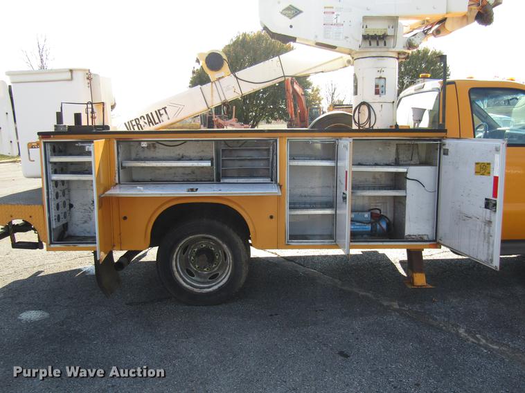 image for item DE5908 2004 Ford F550 bucket truck