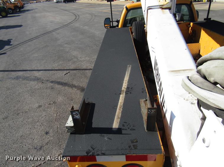 image for item DE5908 2004 Ford F550 bucket truck