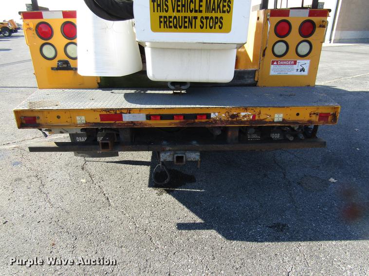 image for item DE5908 2004 Ford F550 bucket truck