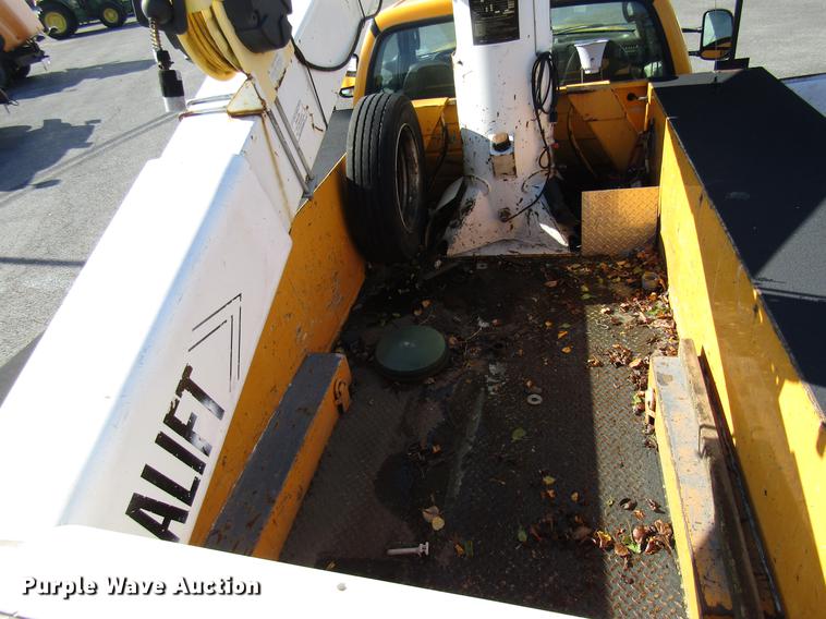 image for item DE5908 2004 Ford F550 bucket truck