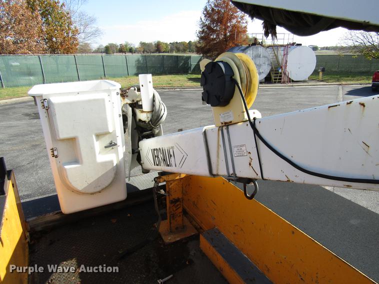 image for item DE5908 2004 Ford F550 bucket truck