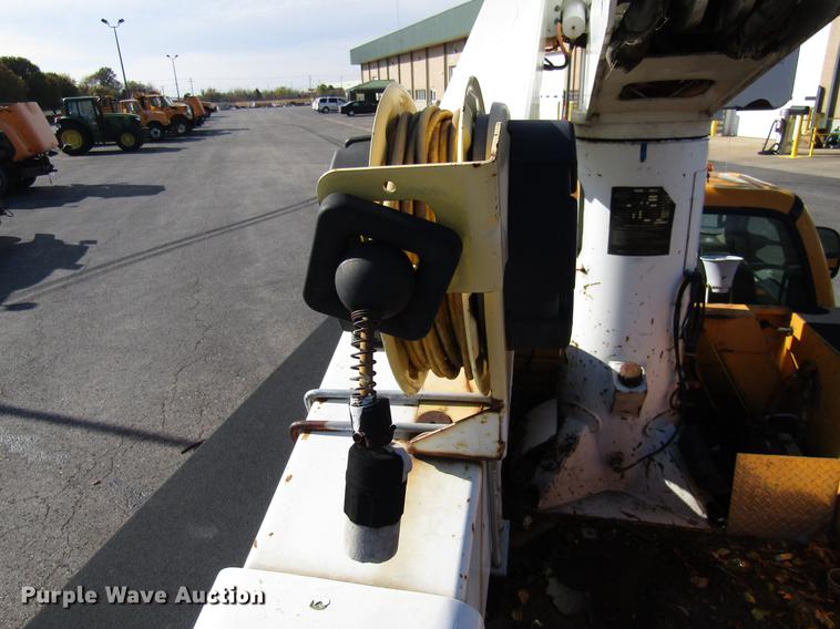image for item DE5908 2004 Ford F550 bucket truck