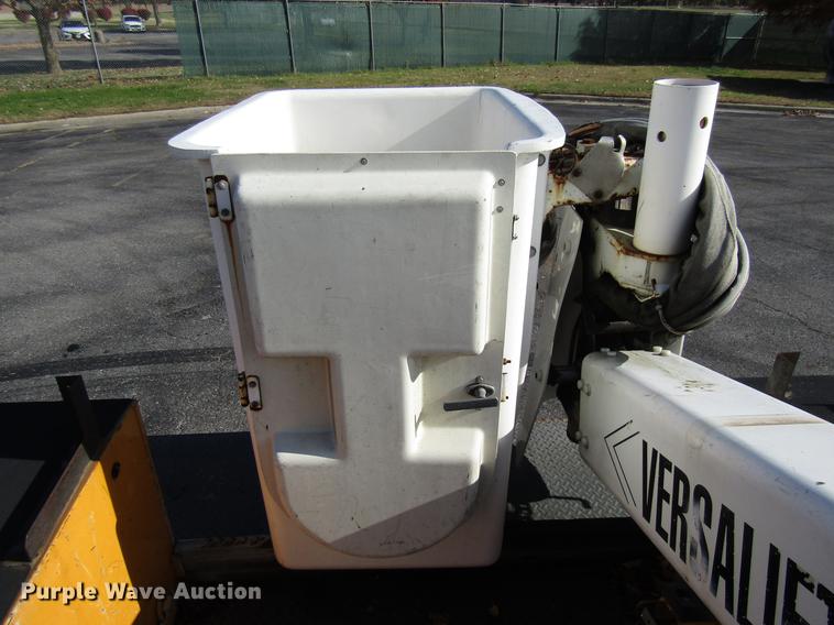 image for item DE5908 2004 Ford F550 bucket truck