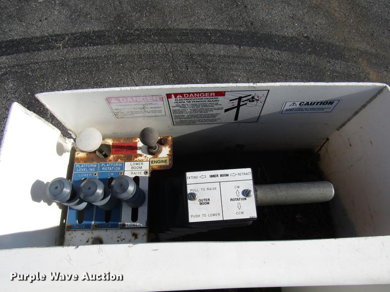 image for item DE5908 2004 Ford F550 bucket truck