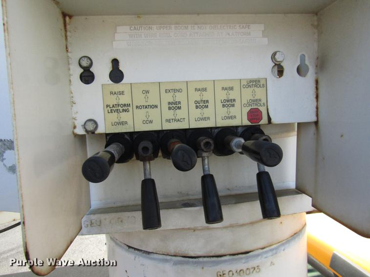 image for item DE5908 2004 Ford F550 bucket truck