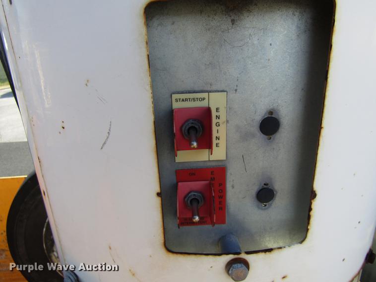 image for item DE5908 2004 Ford F550 bucket truck