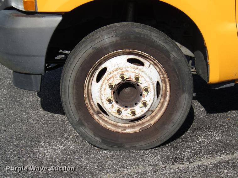 image for item DE5908 2004 Ford F550 bucket truck