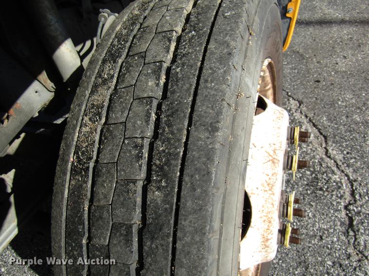 image for item DE5908 2004 Ford F550 bucket truck