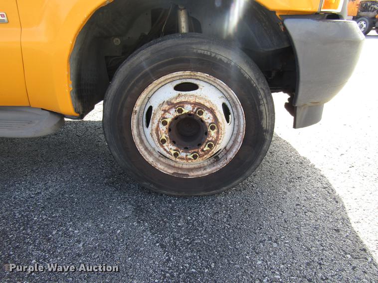 image for item DE5908 2004 Ford F550 bucket truck