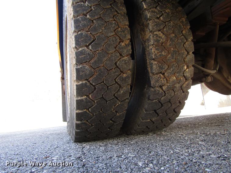 image for item DE5908 2004 Ford F550 bucket truck